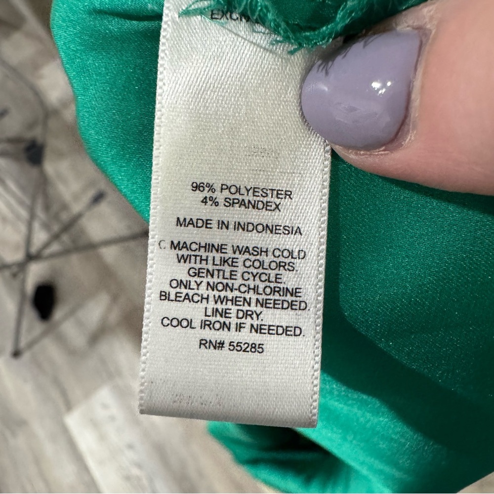 New Express V‎ Neck Blouse Large - Picture 5 of 6